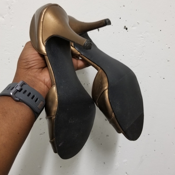 Gorgeous beauty - see pics for any wear - Picture 3 of 8